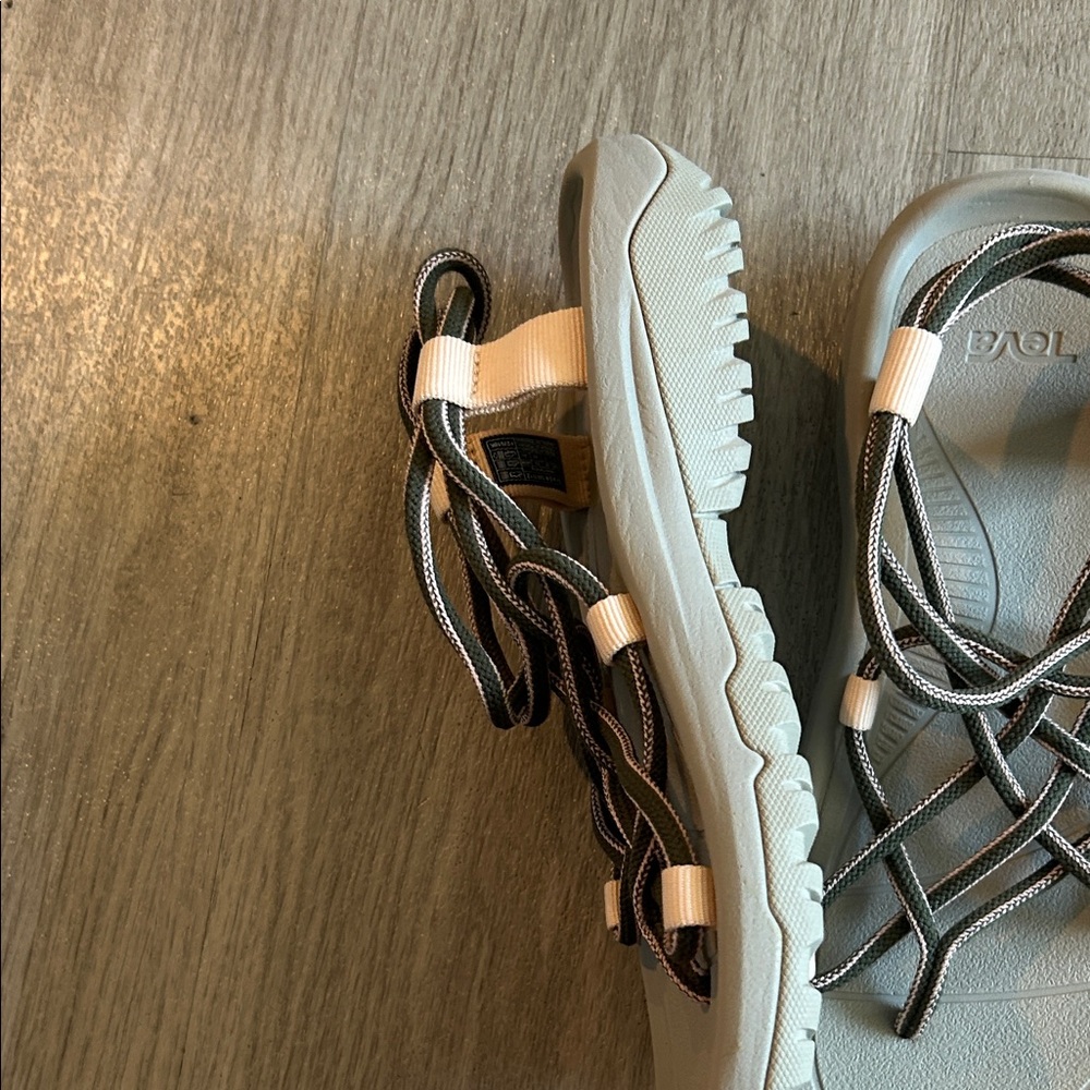 Teva Women's Sandals - green Very comfortable. - Picture 5 of 9